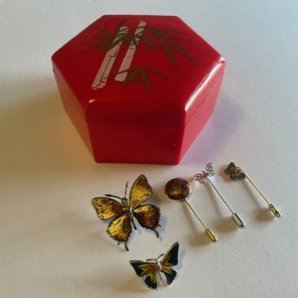 7 vintage, butterfly pins, and plastic keepsake box - Picture 1 of 6